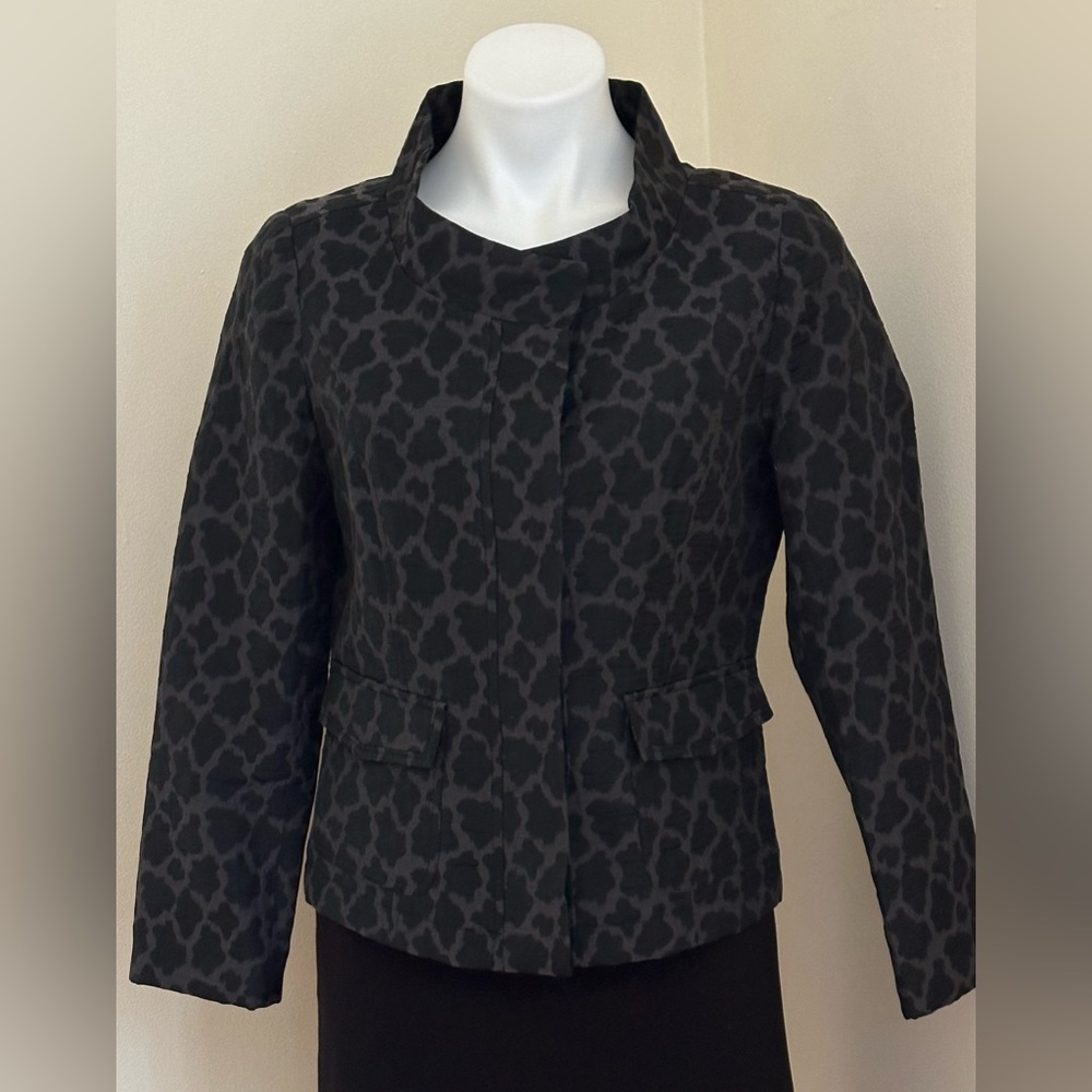 Think Tank Gray & Black Animal Print Wide Collar Hidden Button With Pockets Sz S